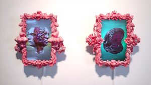 photo in gallery of 2 screens
